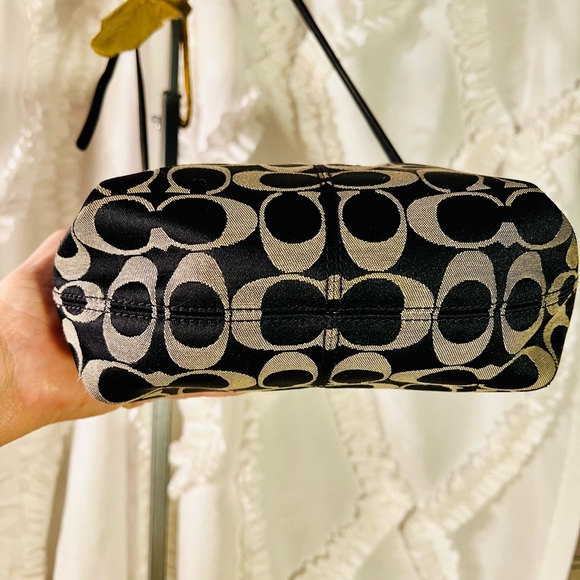 COACH Small sig C crossbody/shoulder bag - Picture 3 of 5